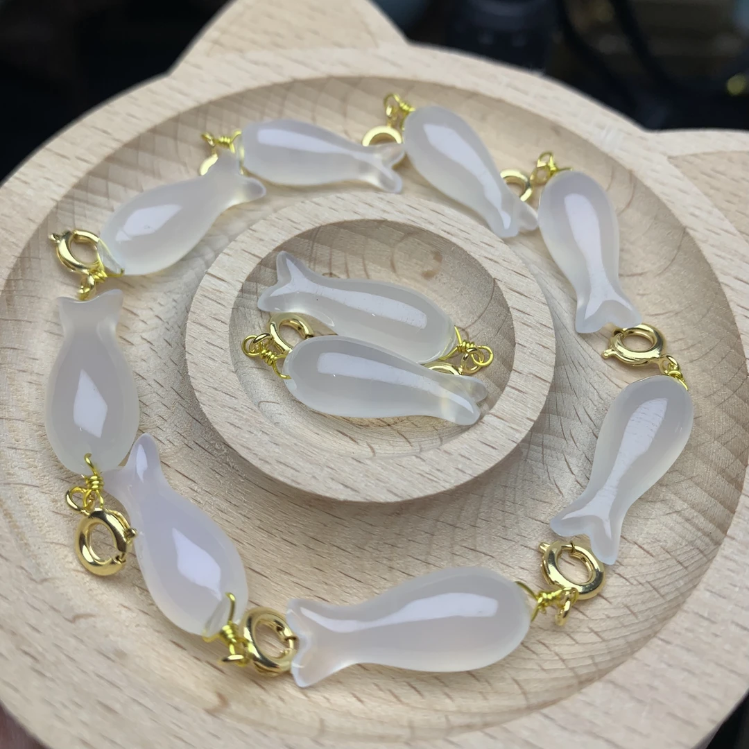 灵动玛瑙玉髓小鱼吊坠一个包邮多样性发货