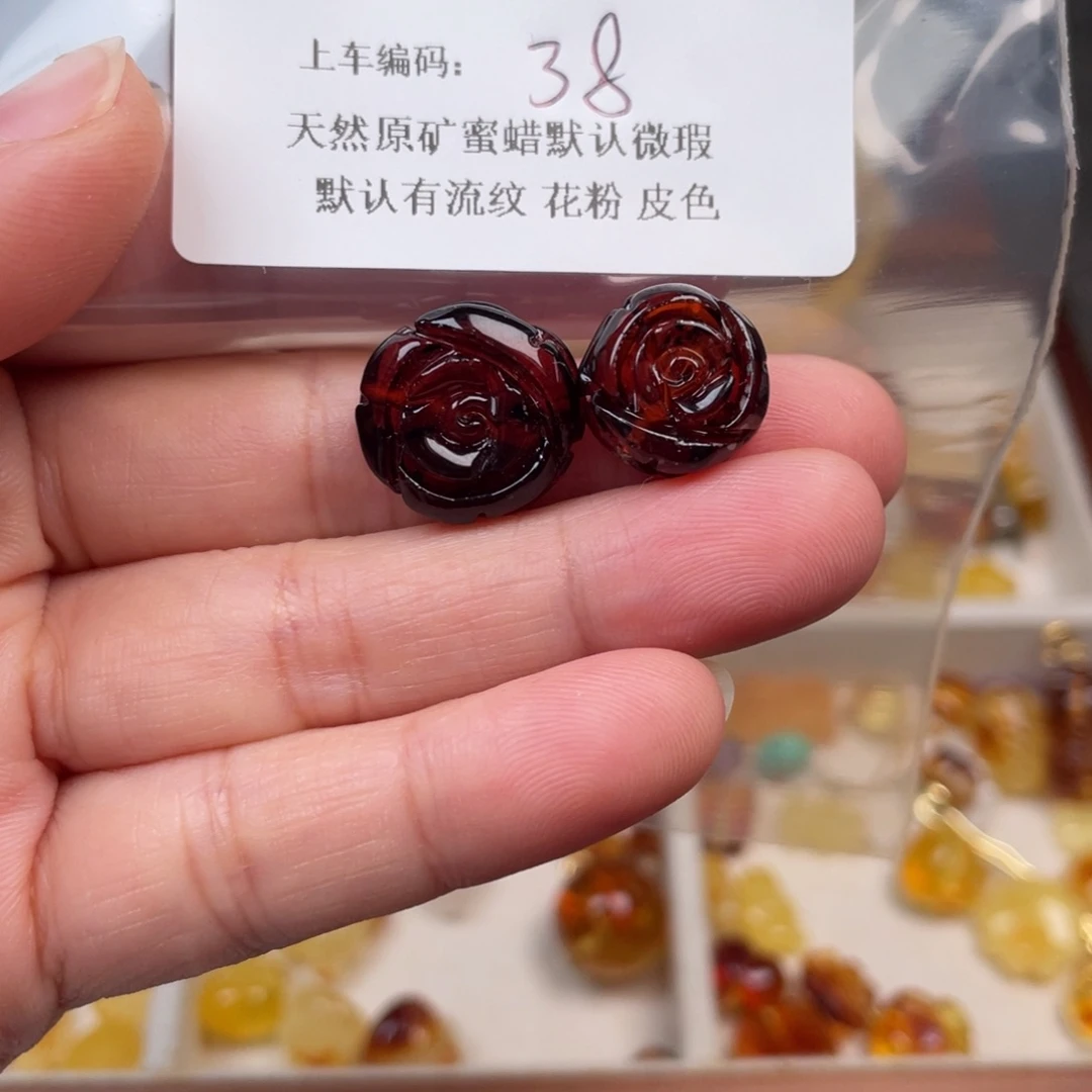 啦***1琥珀未镶嵌裸石38，微瑕