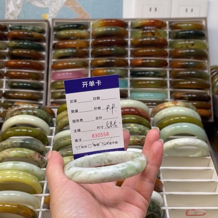 宛***见蛇纹石玉未镶嵌手镯