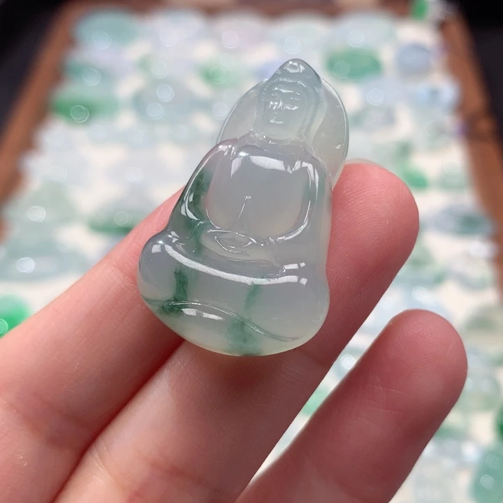 翡翠未镶嵌颈饰冰种飘花素衣观音