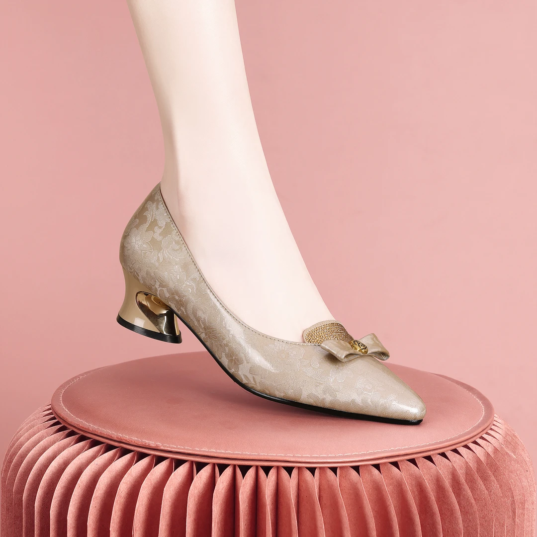 梵芮诗2025春季新款尖头时尚潮款软底粗跟低跟浅口单鞋-J1338