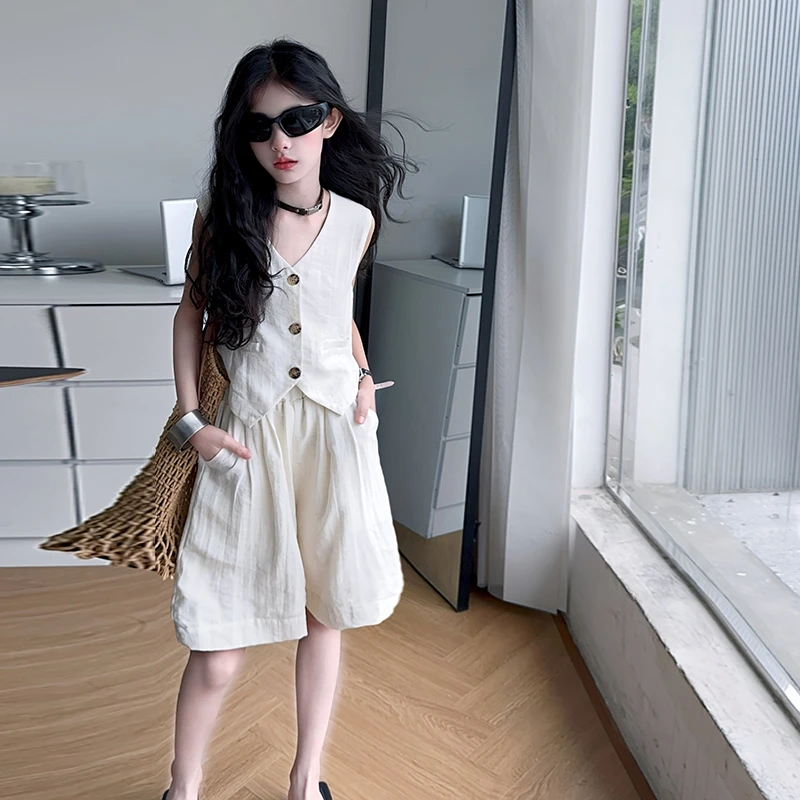 女童夏季超好看套装2025新款女孩大童高级感老钱风马甲短裤两件套