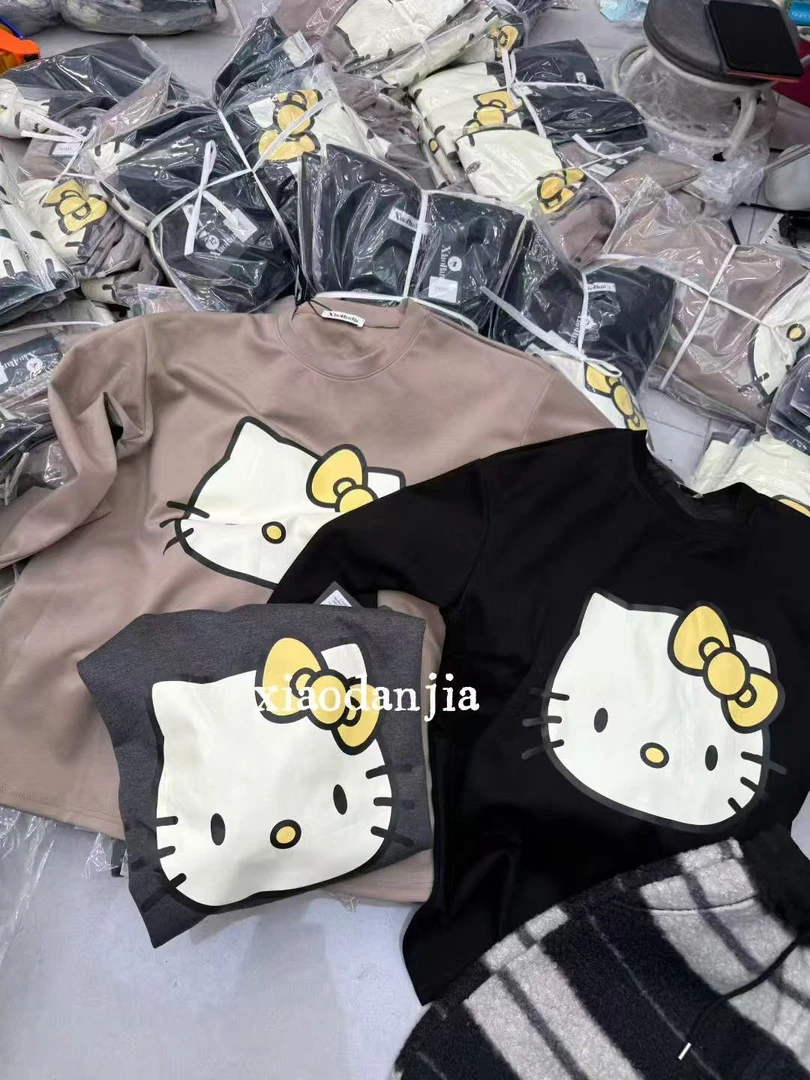 KT猫卡通印花宽松圆领短袖休闲减龄大版T恤