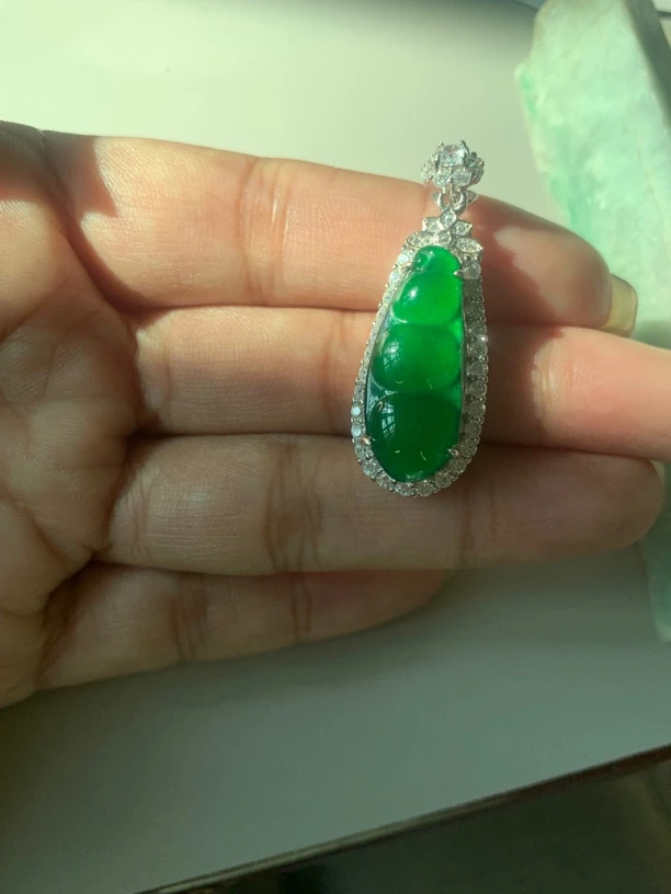 天然a货翡翠冰阳绿福豆吊坠s925