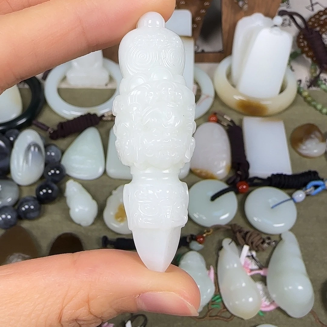 和田玉未镶嵌颈饰