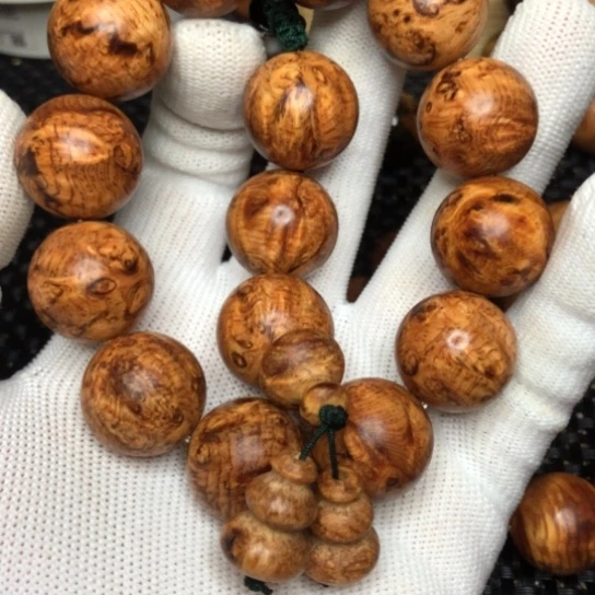 琥珀木红血丝花纹留疤手串