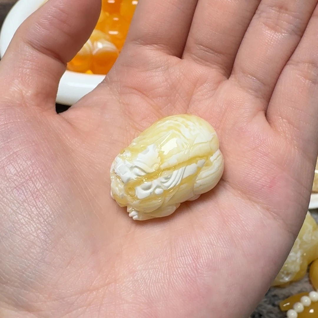 琥珀未镶嵌裸石蜜蜡貔貅