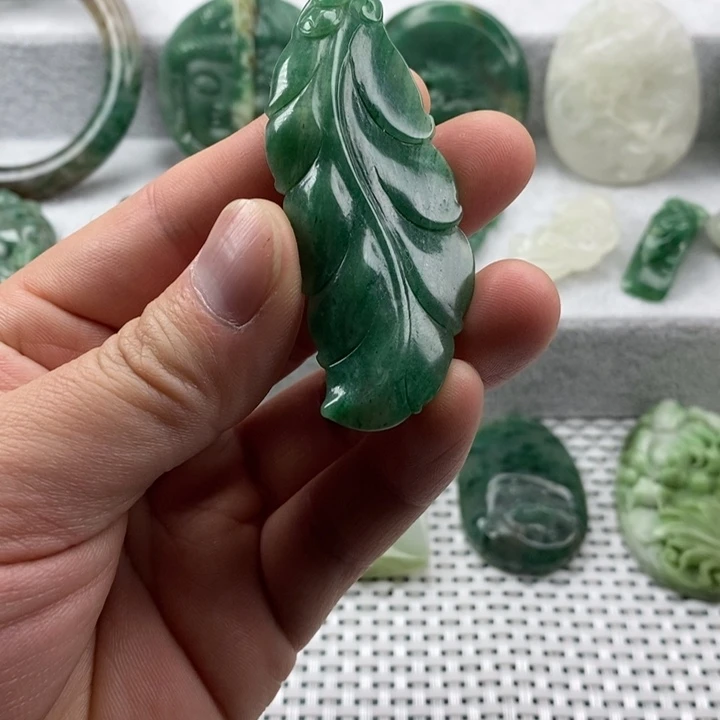 独山玉未镶嵌颈饰