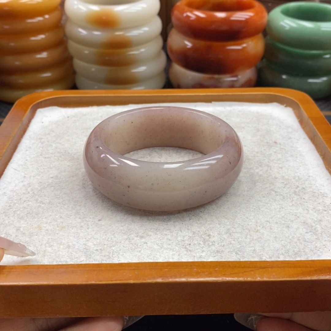 石英岩玉未镶嵌手镯（圆镯）