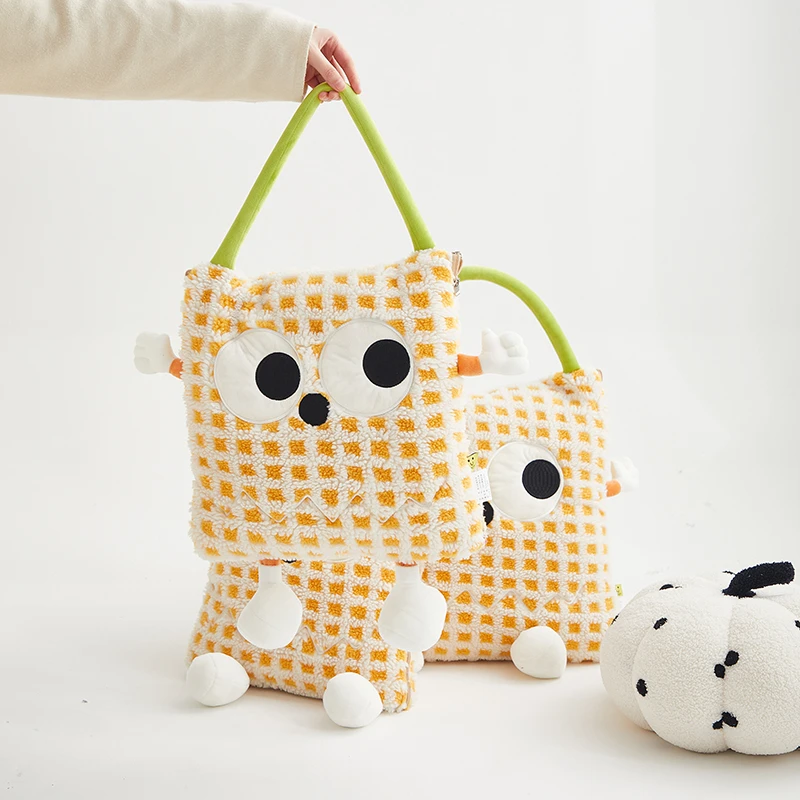 限【加厚长绒版大眼仔】抱枕被办公室沙发午睡二合一多功能抱枕