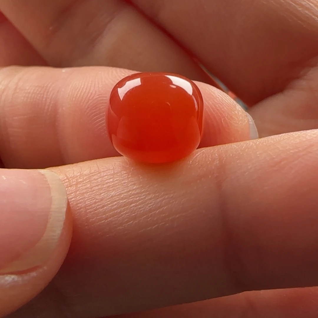 南红玛瑙未镶嵌老型：10.3x9.1柿子红满肉 表面白纹