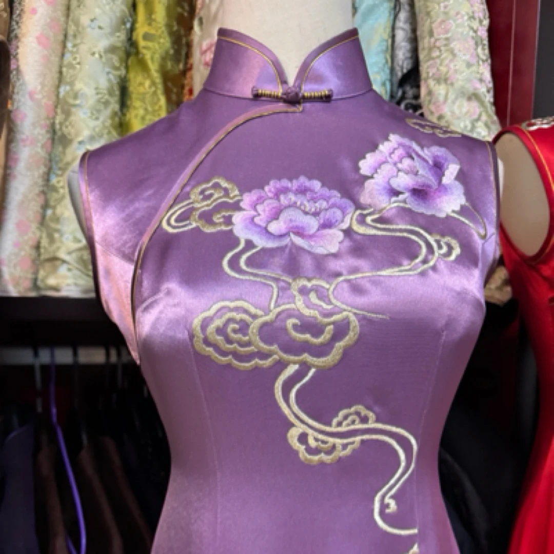 醋酸手推绣紫色长旗袍