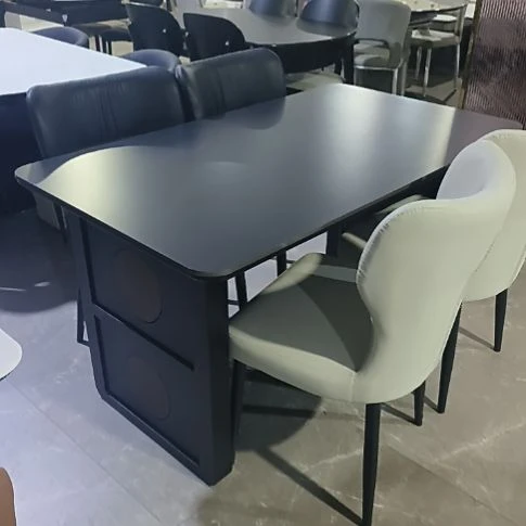 移动核桃木餐桌四椅