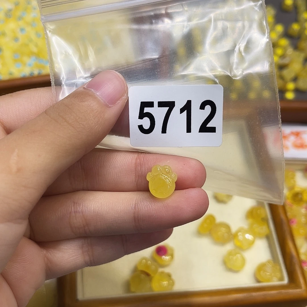 琥珀未镶嵌珠宝奇石