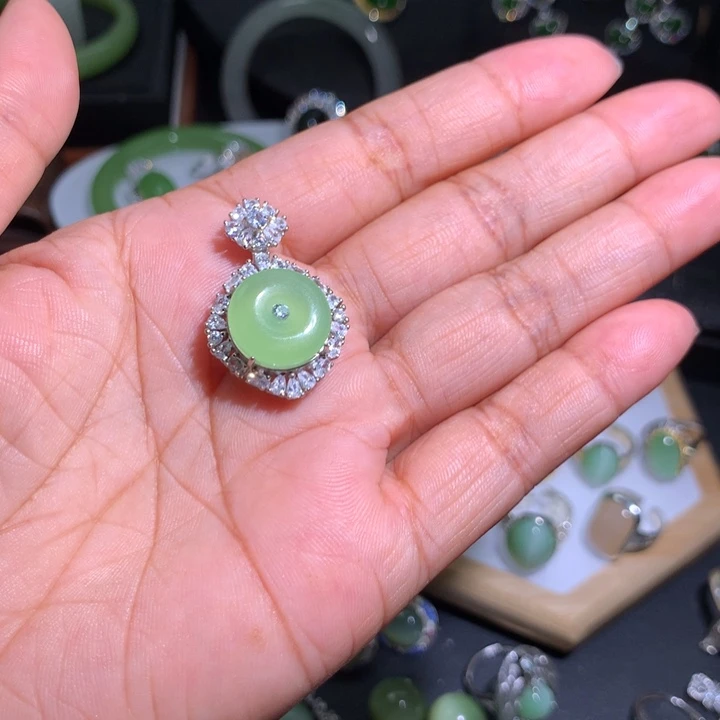 J***e和田玉银S925镶嵌颈饰