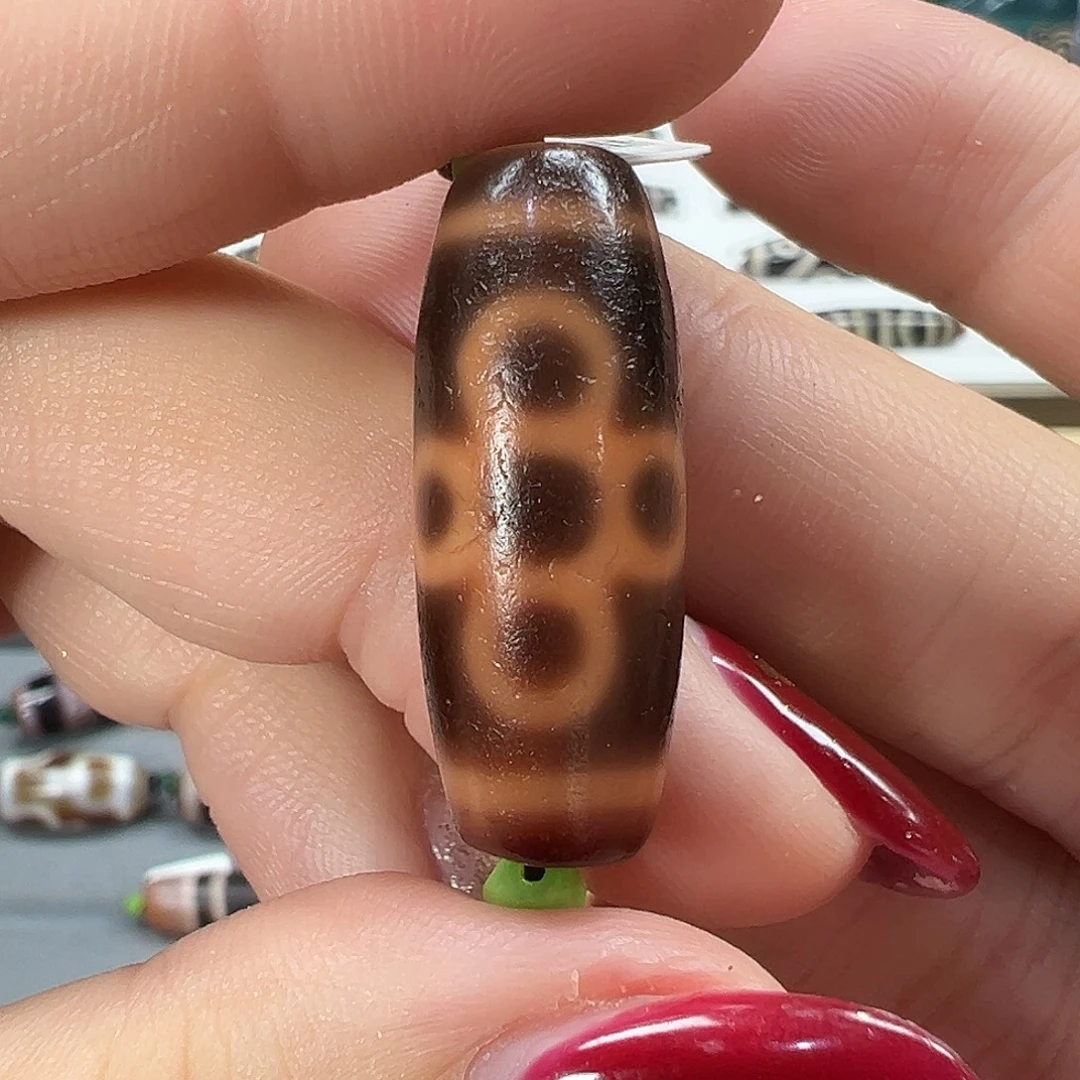 玛瑙/玉髓未镶嵌珠宝半成品小卢黑橘五眼闪电