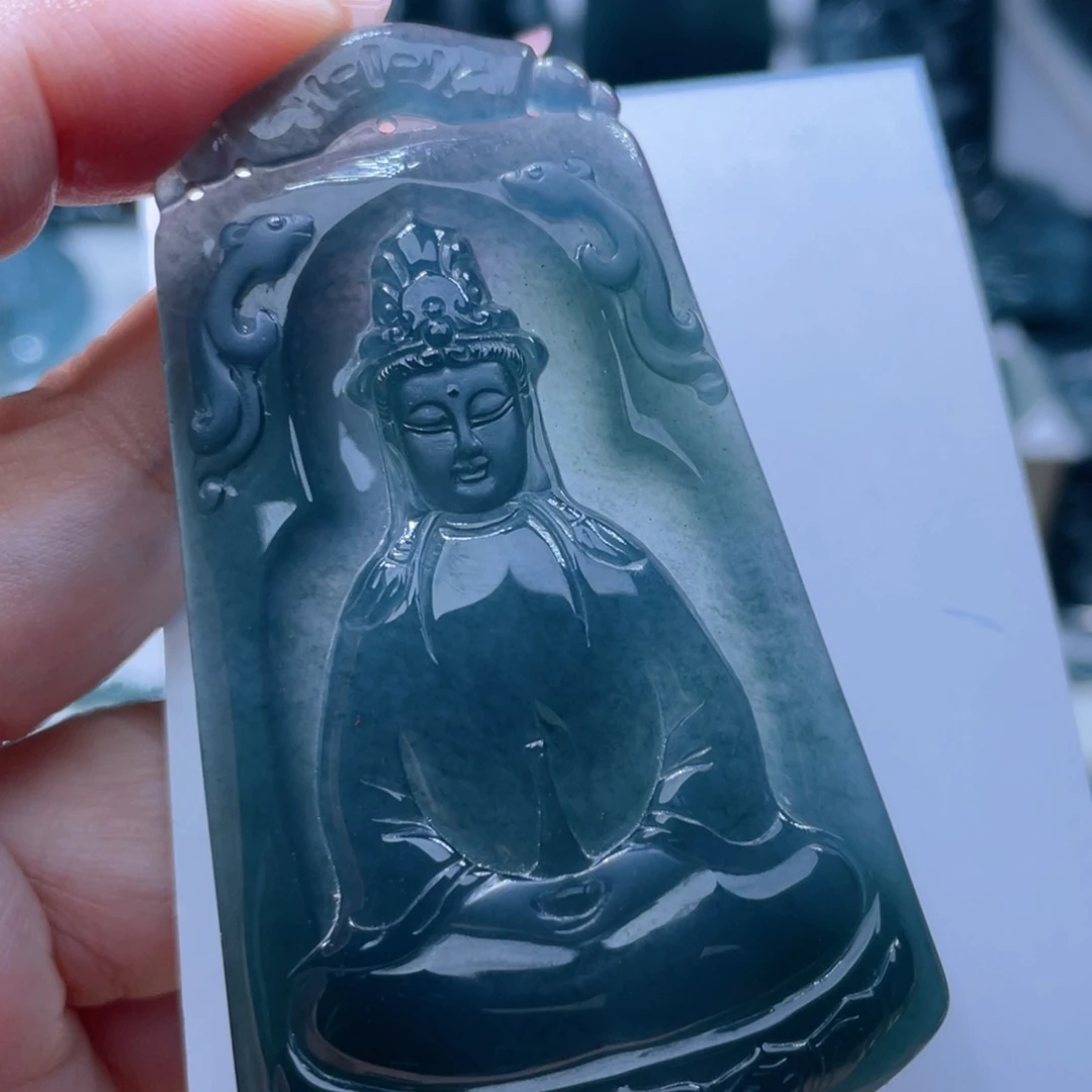 翡翠颈饰未镶嵌杉*