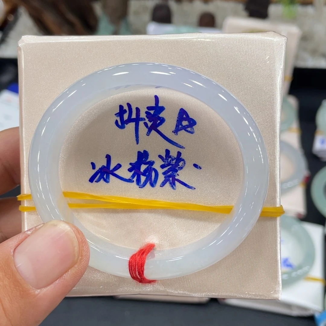 翡翠手镯未镶嵌缅甸