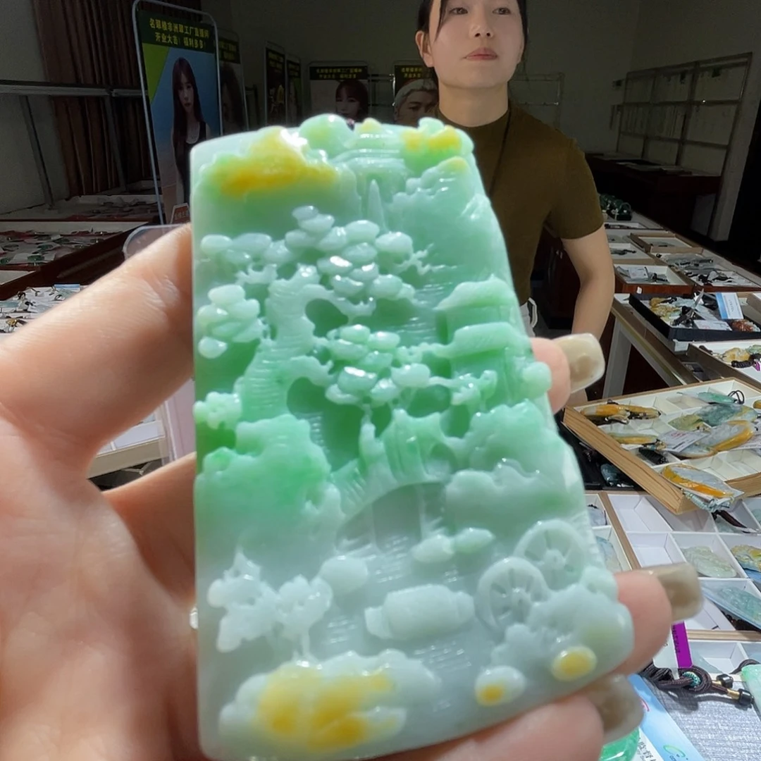 翡翠未镶嵌颈饰一