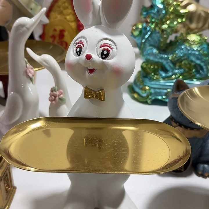 树脂双手托盘白兔