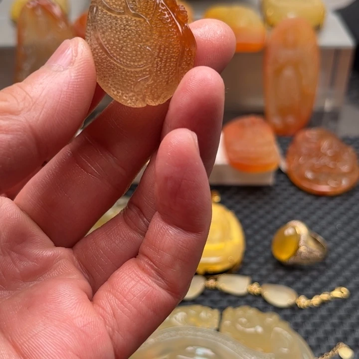 石英质玉颈饰银S925镀金镶嵌风*子