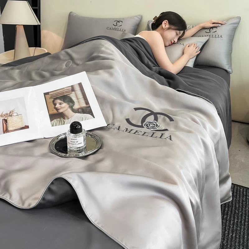 轻奢高档冰丝夏凉被夏季宿舍空调被四件套可机洗单双人夏被薄被芯