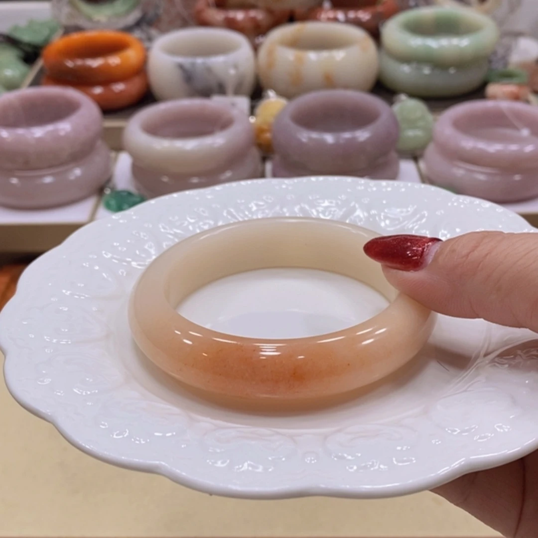 【闪购商品】未镶嵌手镯石英质玉