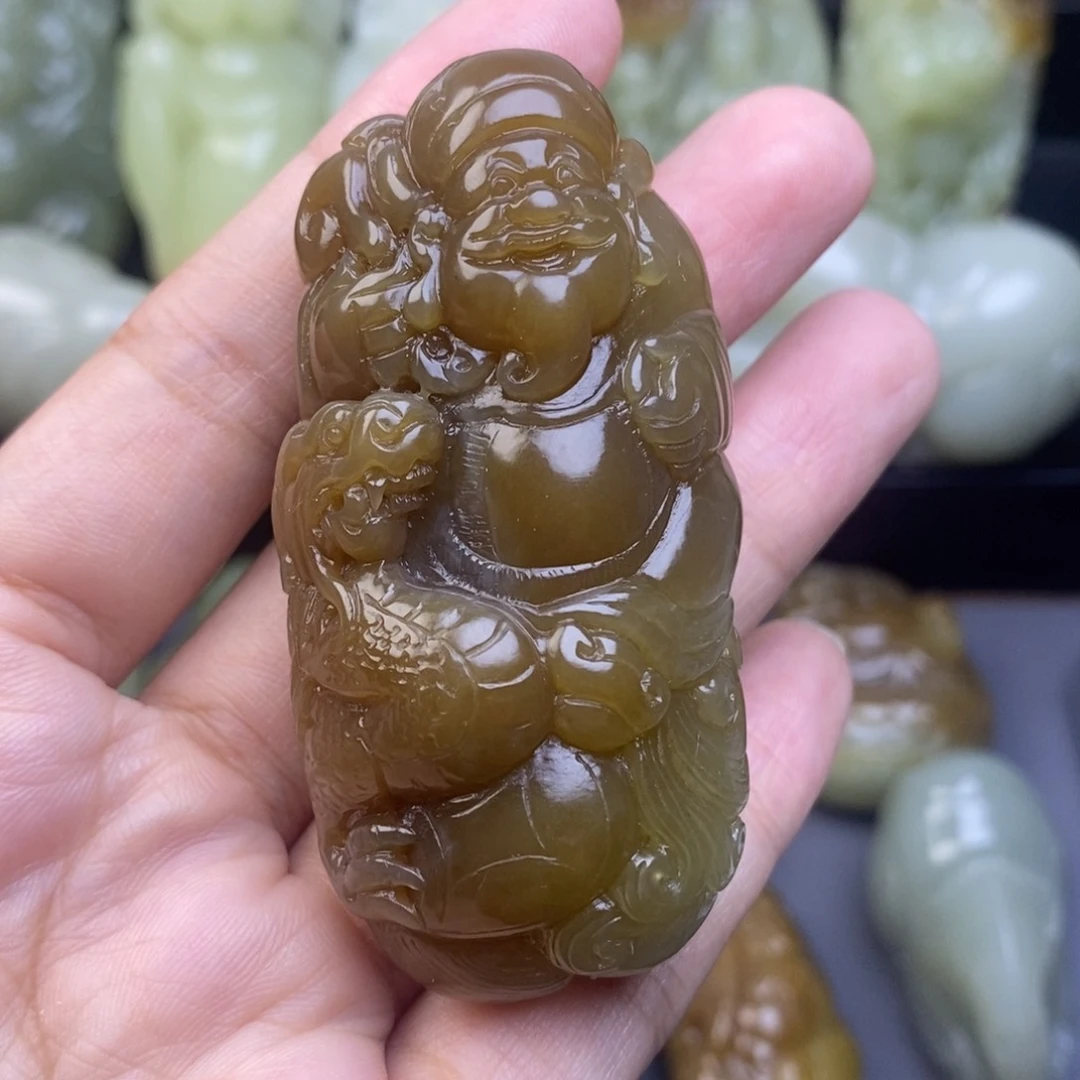 和田玉未镶嵌把件