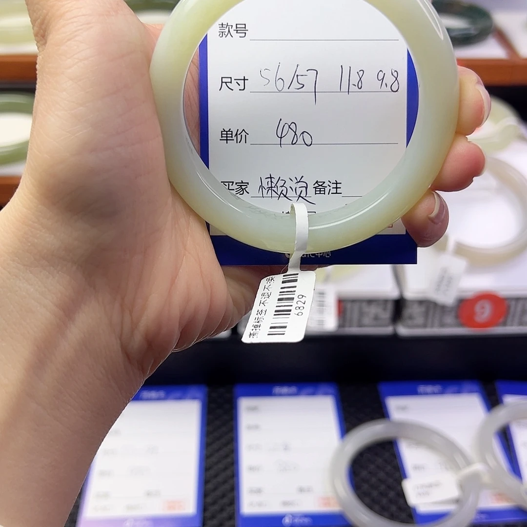 睡***⁸和田玉未镶嵌手镯