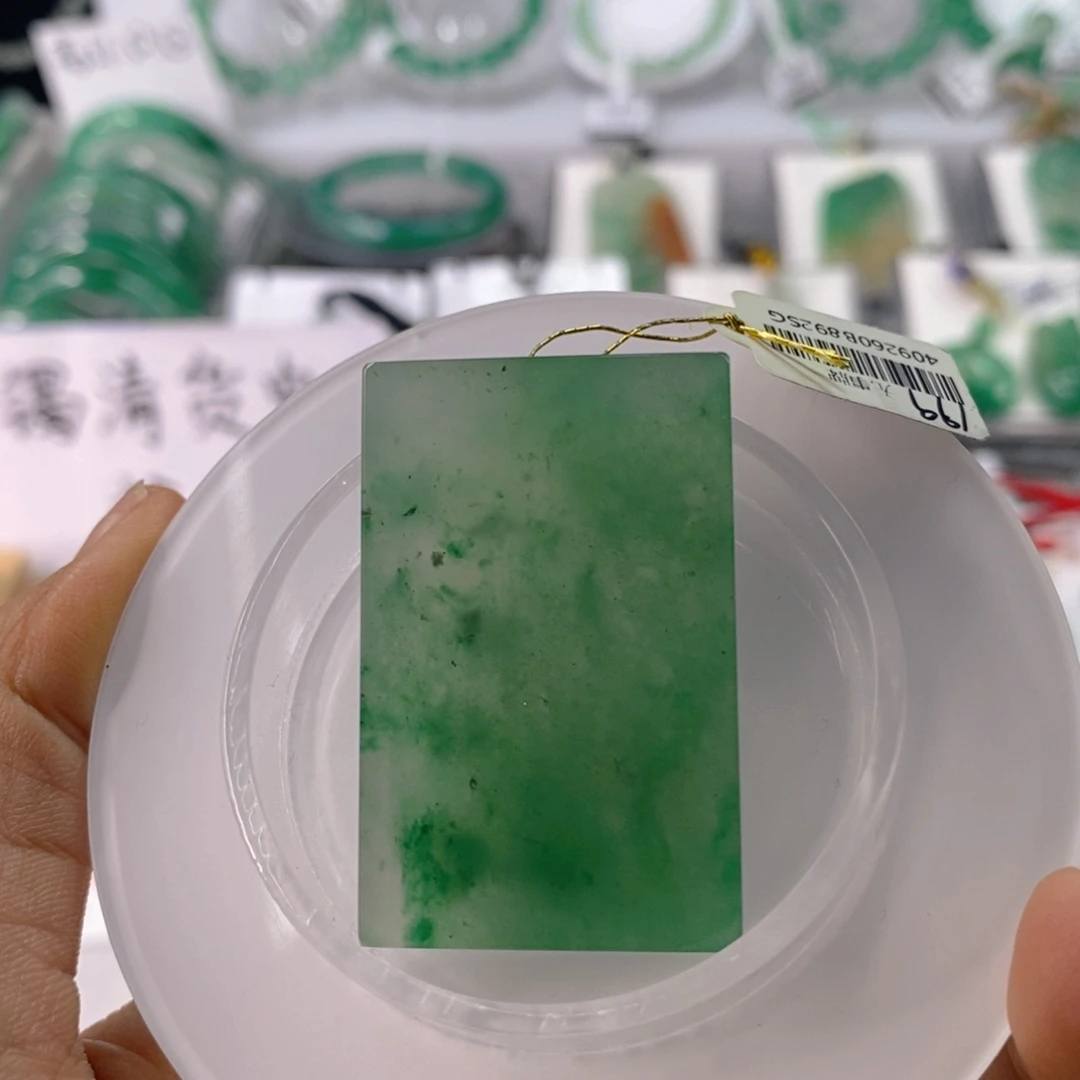 石英质玉未镶嵌颈饰