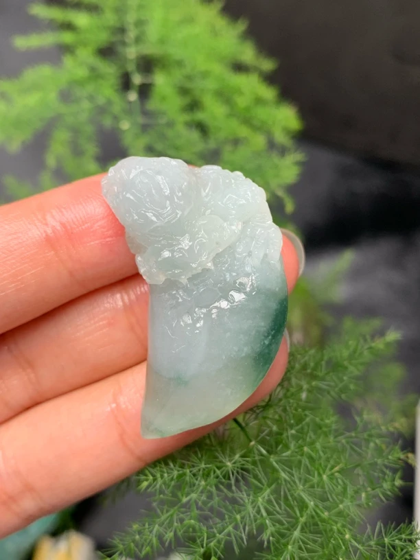 天然缅甸翡翠冰龙牙