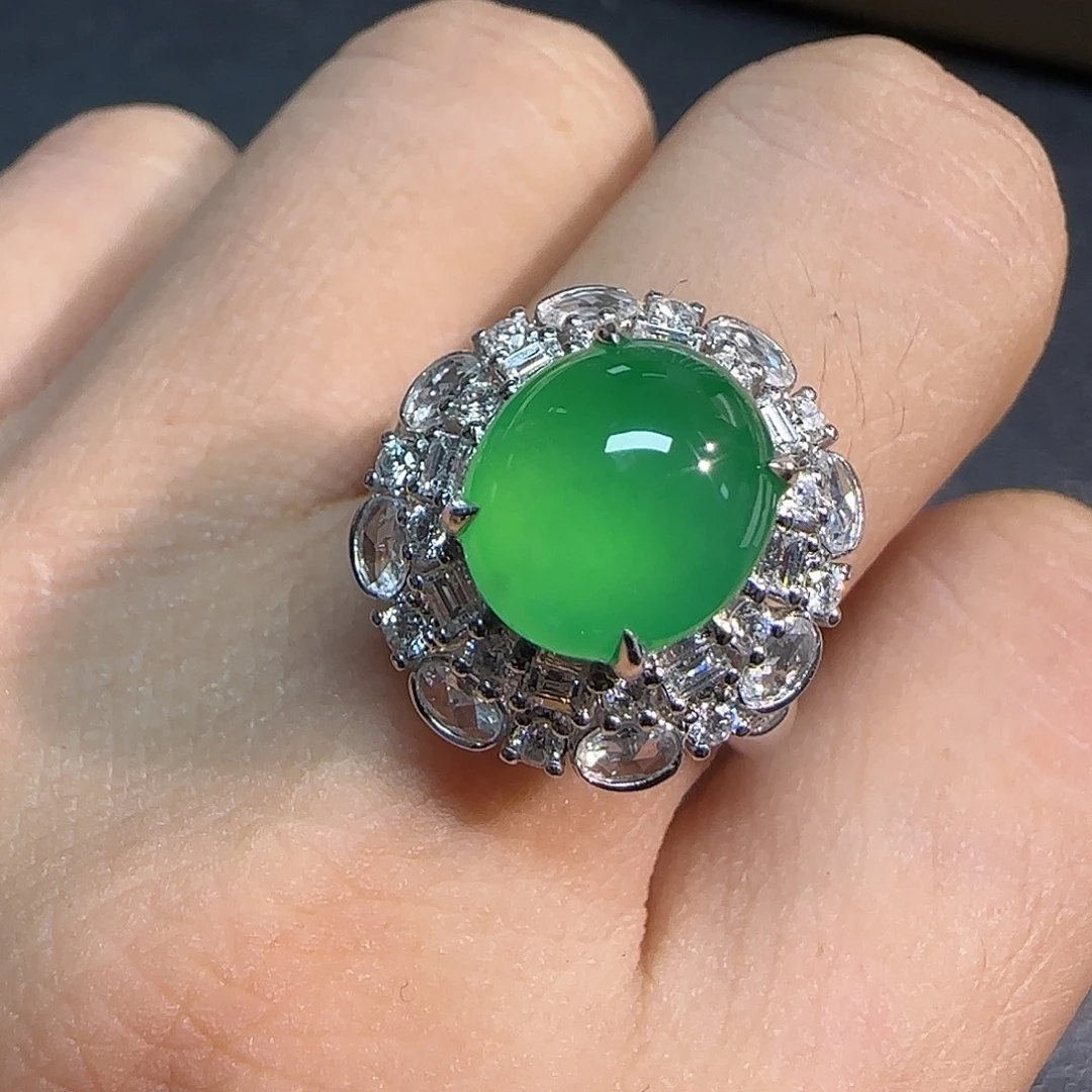 翡翠18K金镶嵌戒指蛋面