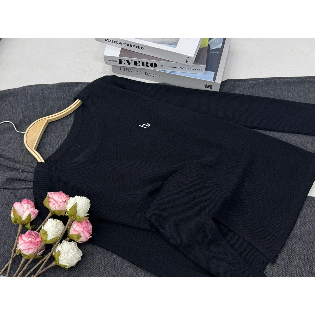 【黑色小H】早春长袖气质设计感套头上衣QC2477