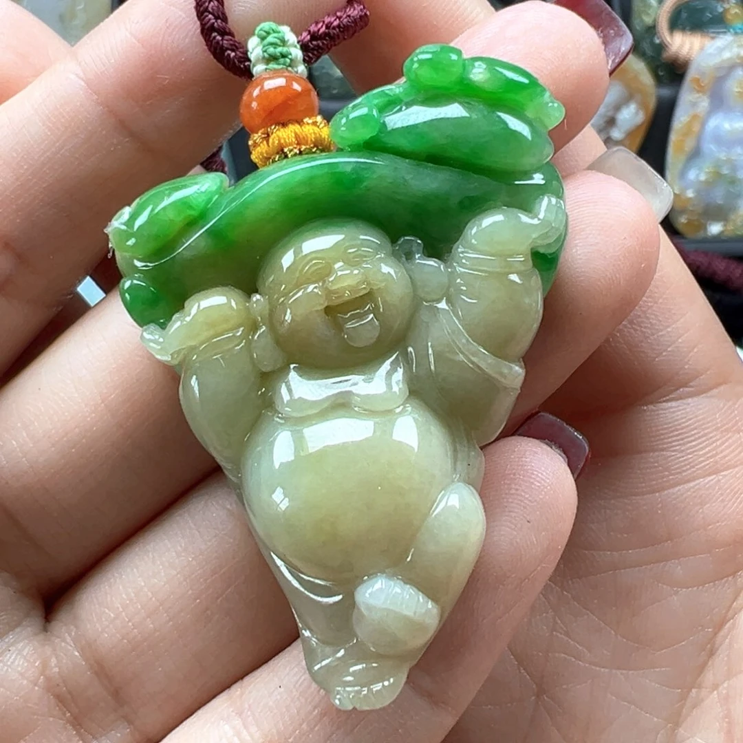 翡翠颈饰未镶嵌佛