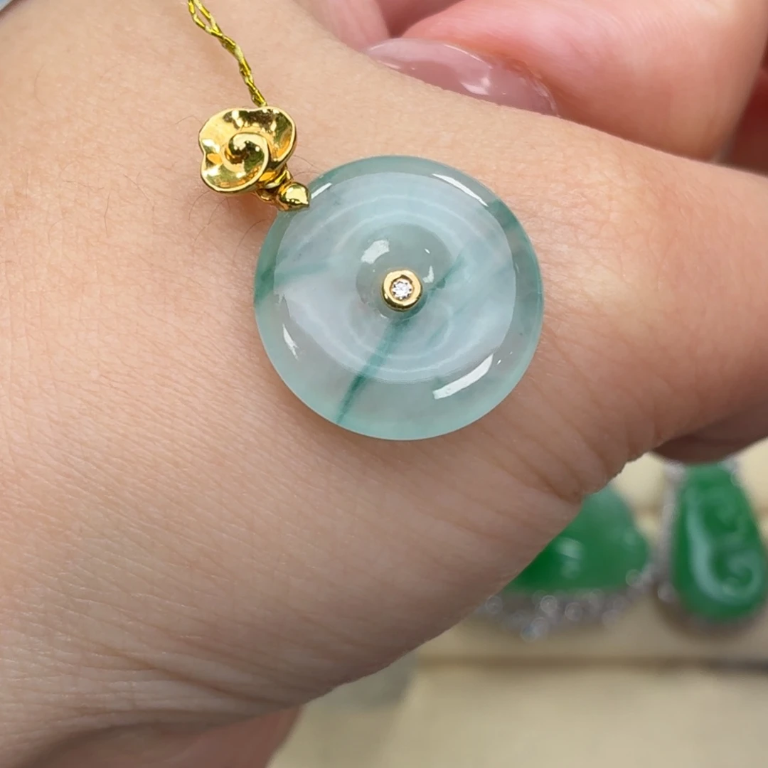 翡翠18K金镶嵌颈饰