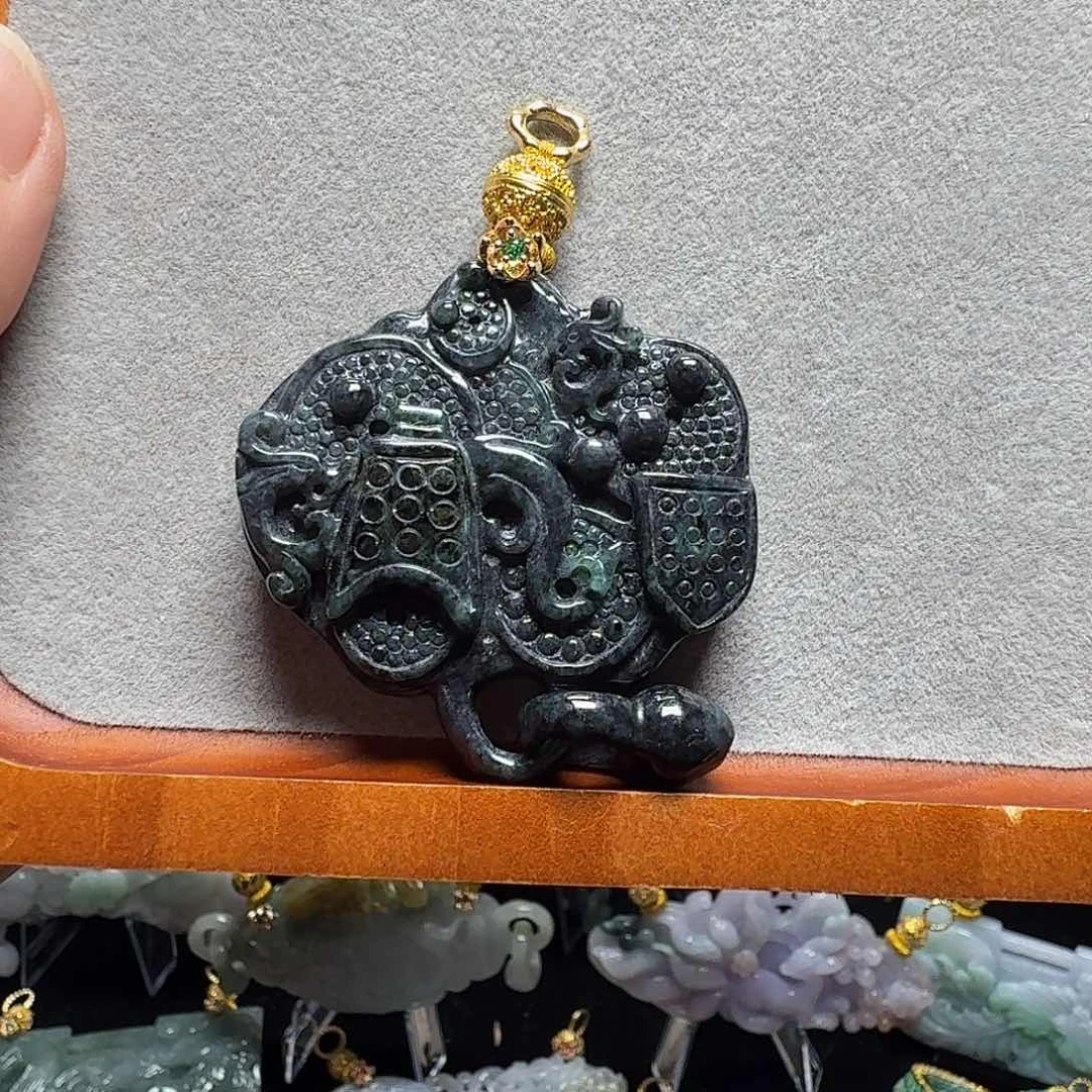 吊坠(赠链)未镶嵌翡翠