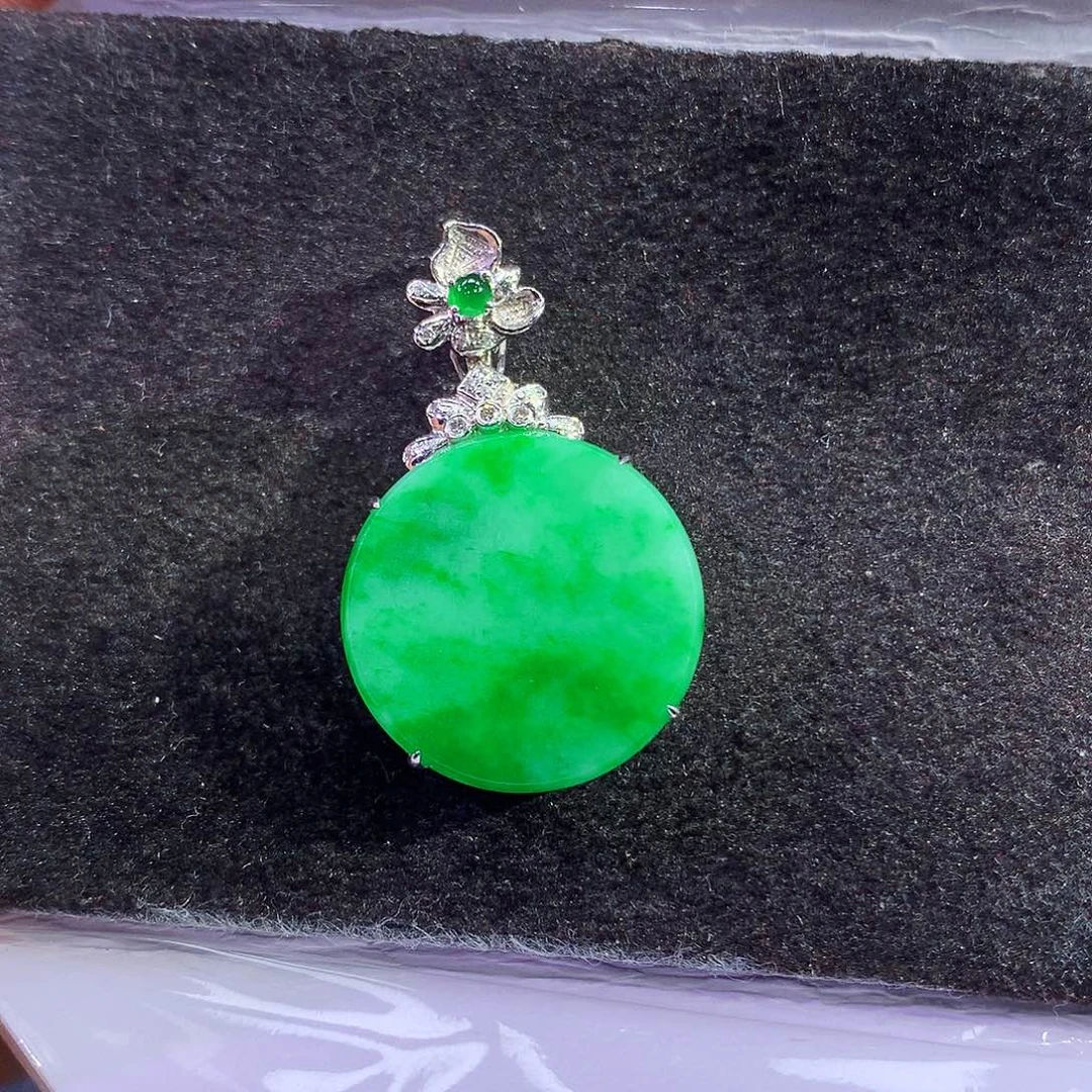 翡翠18K金镶嵌吊坠(赠链)