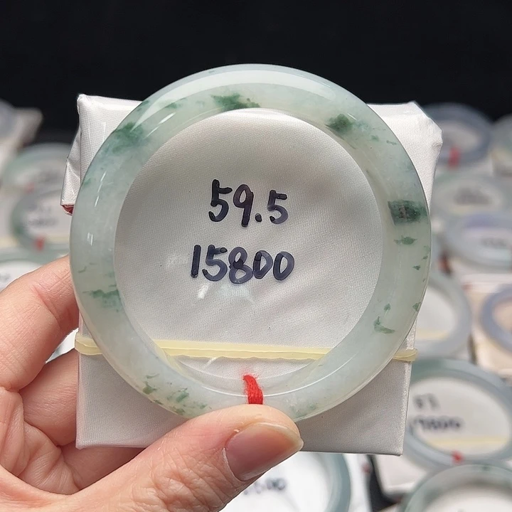 翡翠未镶嵌手镯A货