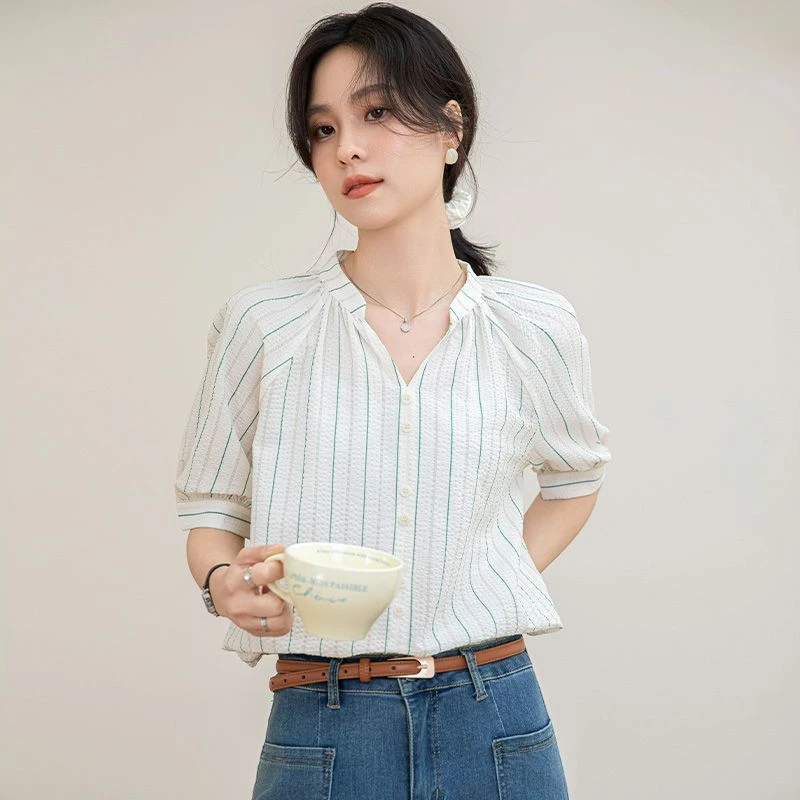 法式盐缩全棉条纹v领衬衫女夏季2025新款短袖衬衣甜美小清新上衣