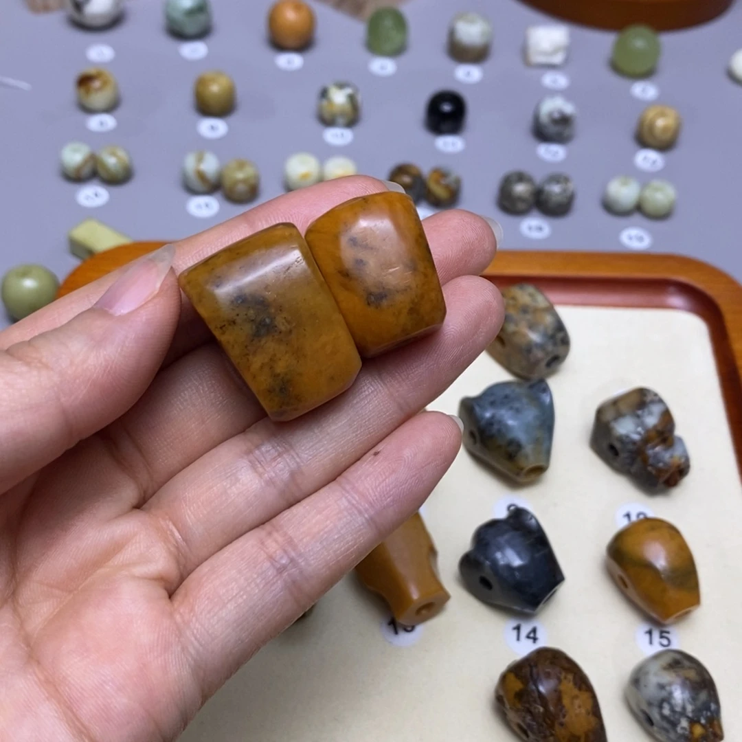 蛇纹石玉配饰合金轻**萤