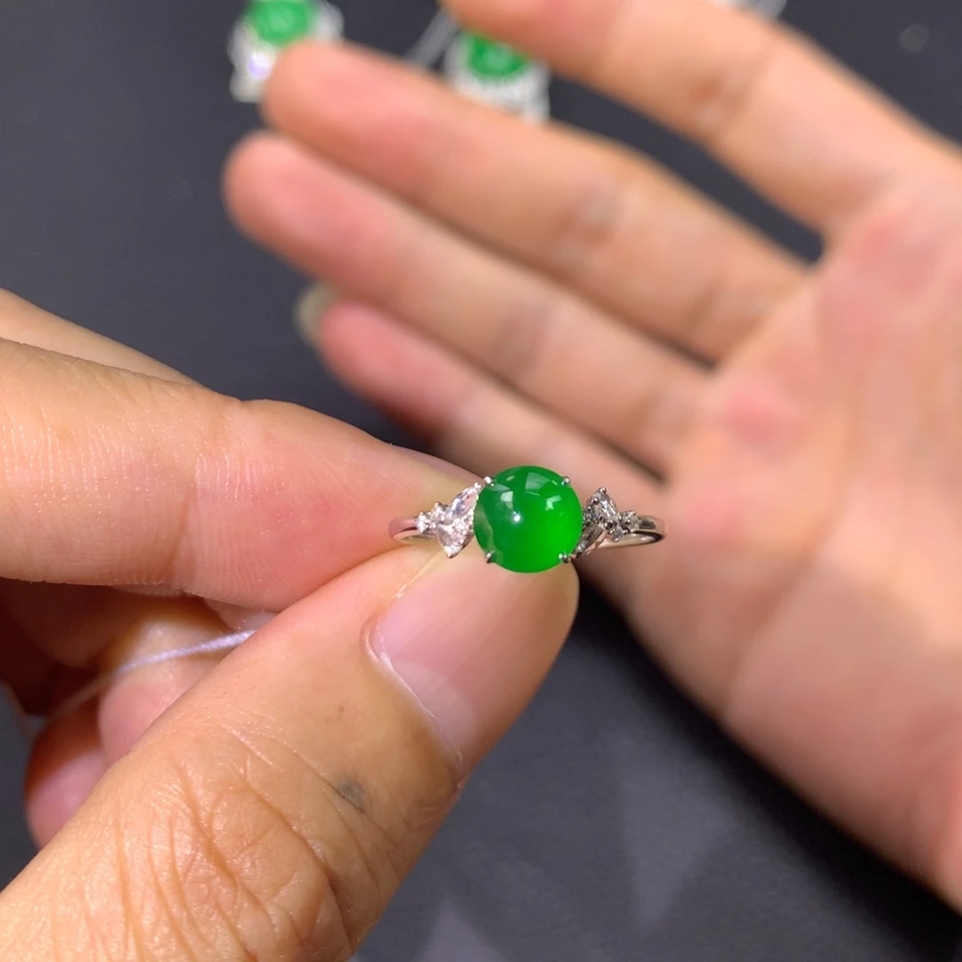 翡翠戒指18K金镶嵌翡翠