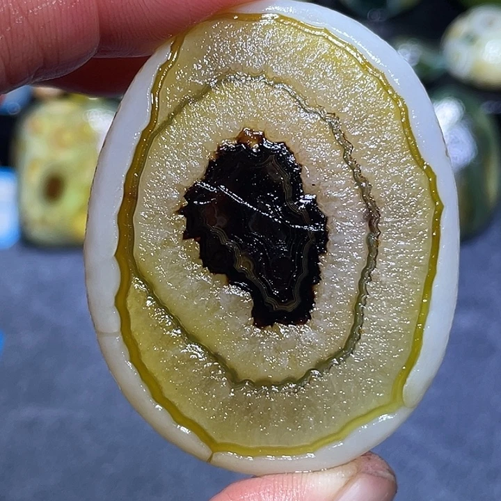玛瑙/玉髓未镶嵌珠宝奇石
