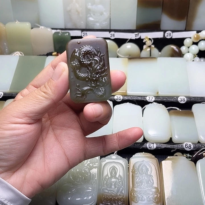 颈饰未镶嵌和田玉