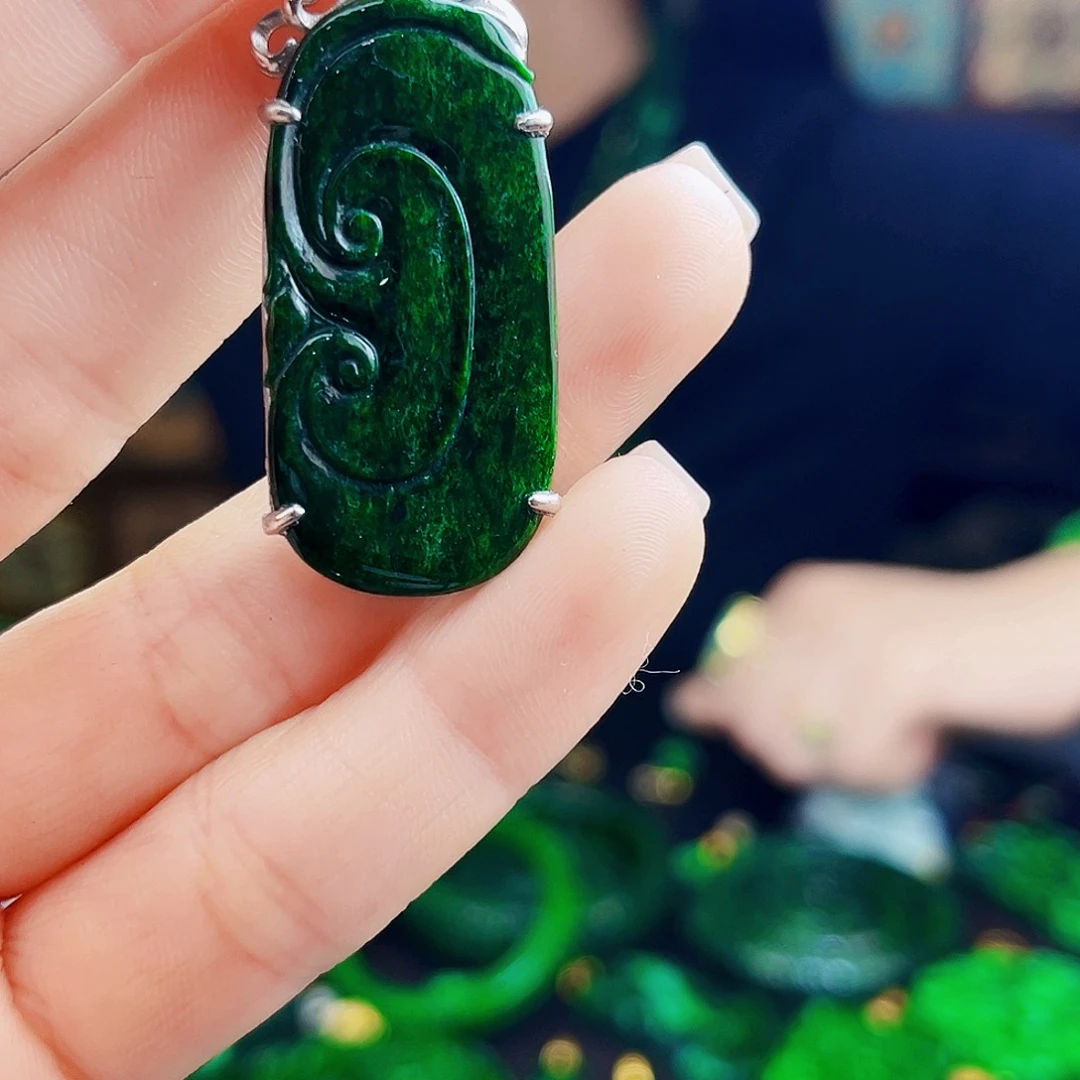 颈饰银S925镶嵌翡翠多样性