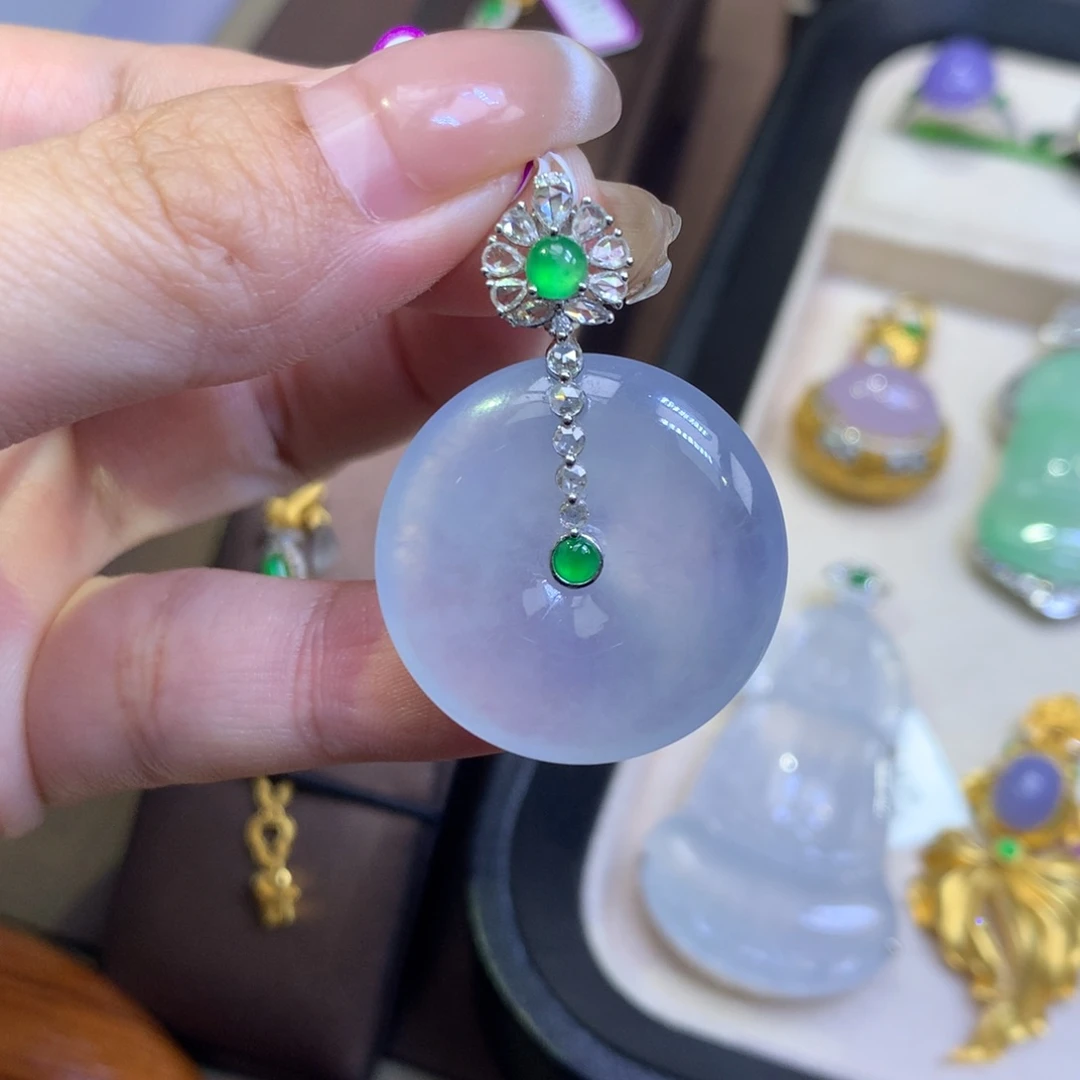 翡翠18K金镶嵌颈饰