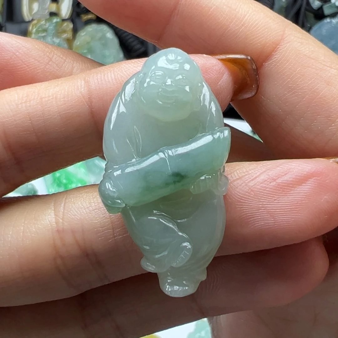 翡翠未镶嵌颈饰童子