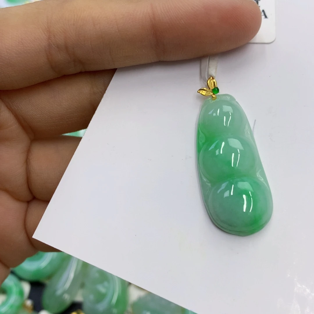 翡翠18K金镶嵌颈饰翡翠