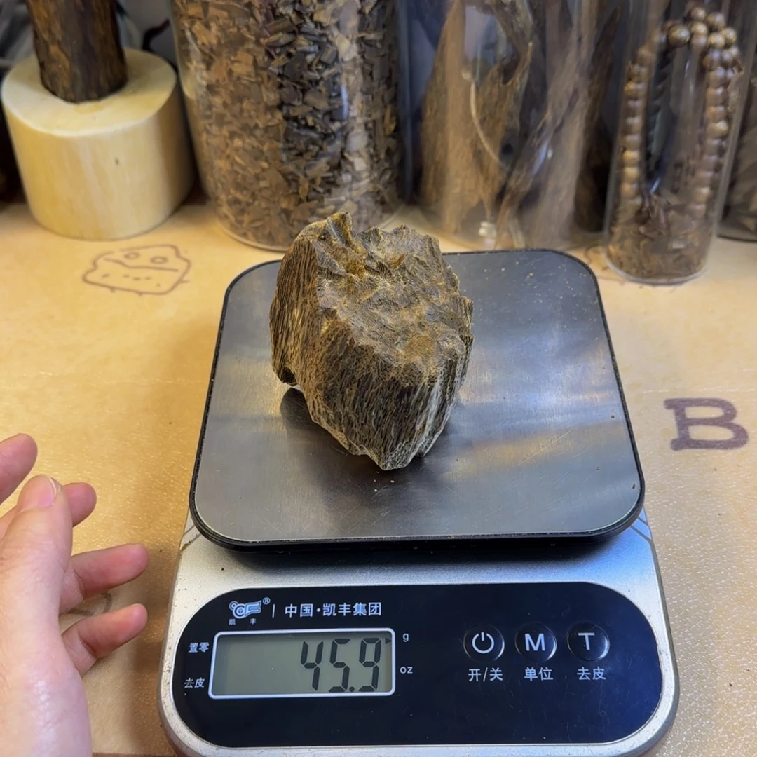 陳***。沉香沉香碎屑奇楠包头料45.9克