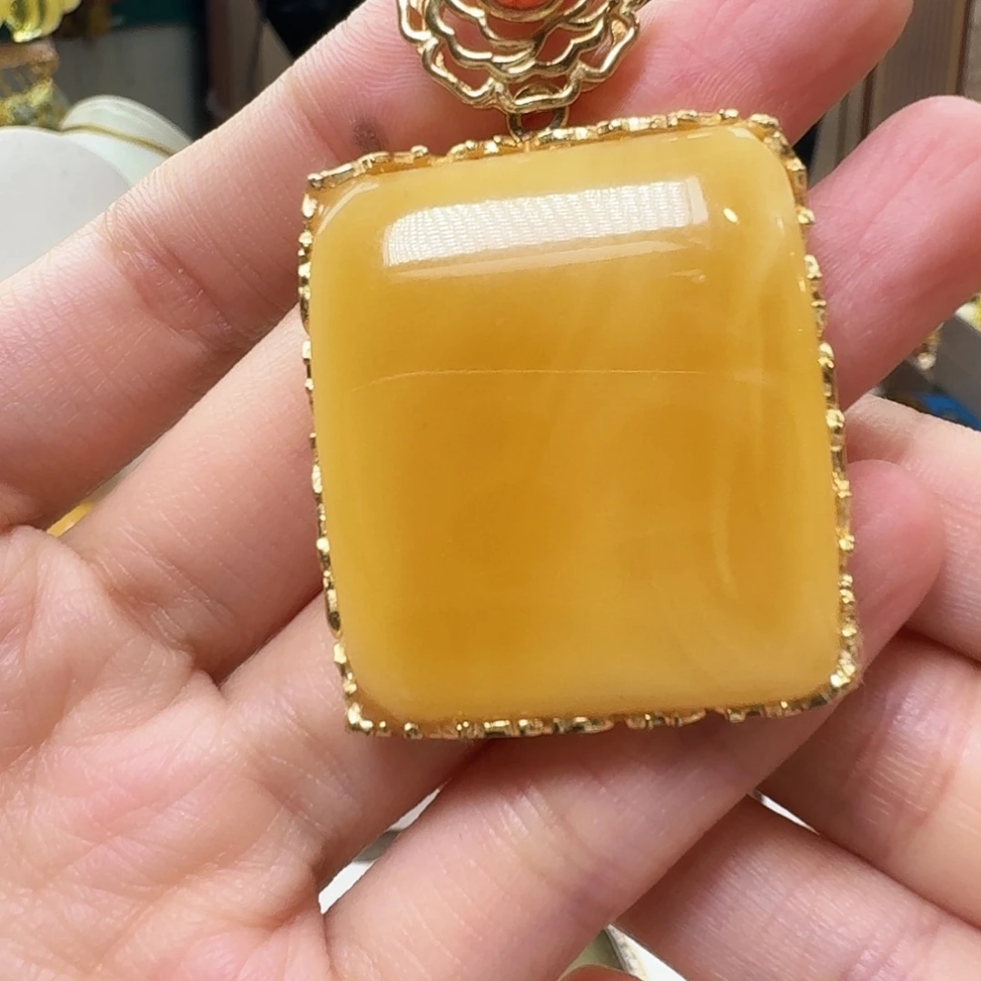 琥珀未镶嵌颈饰吊坠