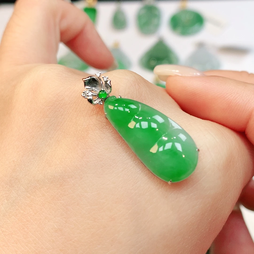 翡翠18K金镶嵌颈饰